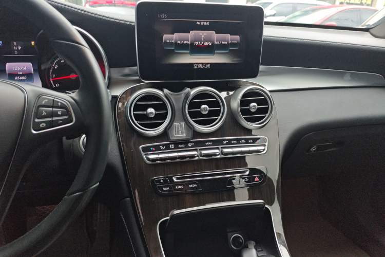 Used Mercedes-Benz GLC 2017 GLC 260 4MATIC Luxury Model Audio And AC Panel