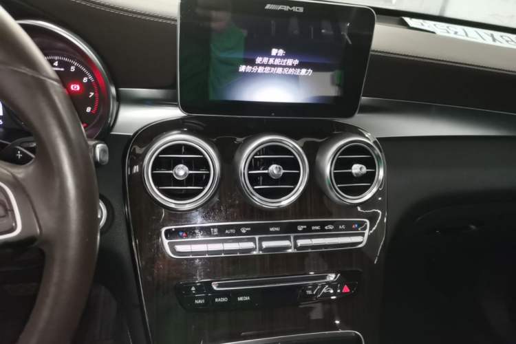 Used Mercedes-Benz GLC 2017 GLC 260 4MATIC Dynamic Edition Audio And AC Panel