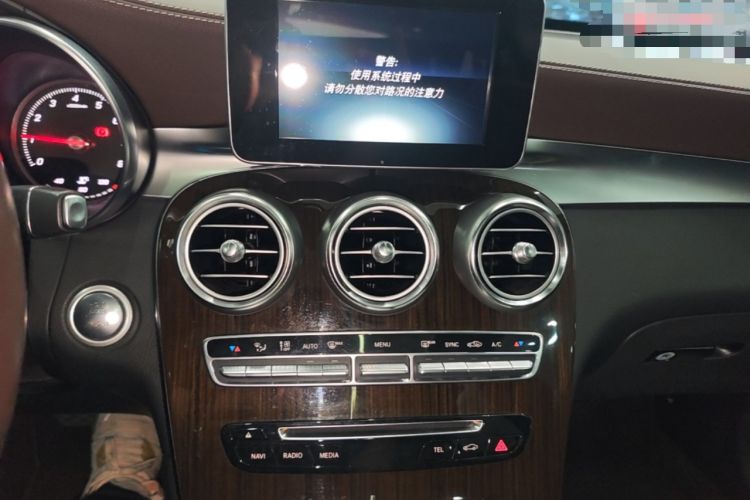 Used Mercedes-Benz GLC 2017 GLC 260 4MATIC Dynamic Edition Audio And AC Panel