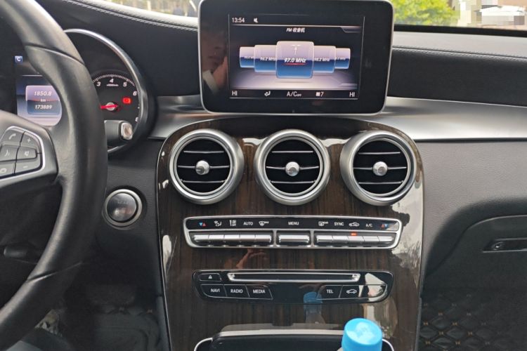 Used Mercedes-Benz GLC 2017 GLC 260 4MATIC Dynamic Edition Audio And AC Panel