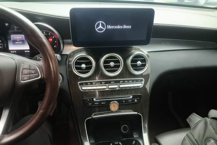 Used Mercedes-Benz GLC 2017 GLC 260 4MATIC Dynamic Edition Audio And AC Panel