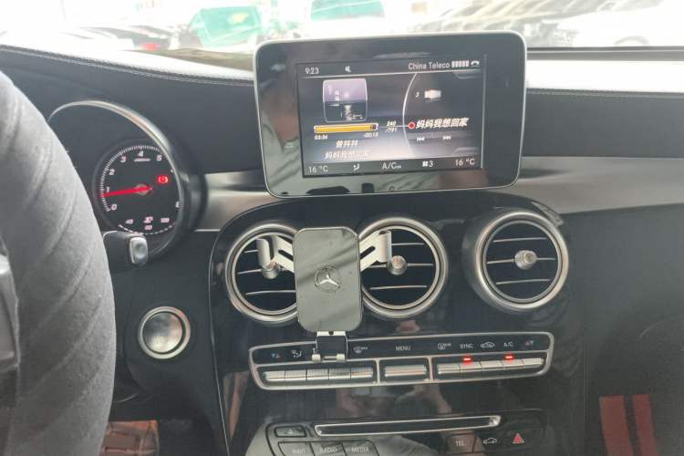 Used Mercedes-Benz GLC 2017 GLC 260 4MATIC Luxury Model Audio And AC Panel