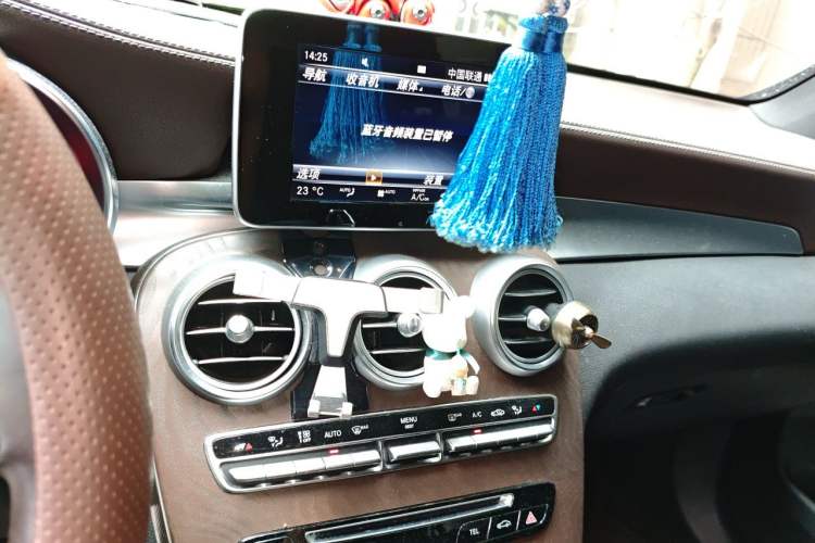 Used Mercedes-Benz GLC 2017 GLC 300 4MATIC Sport Edition Audio And AC Panel