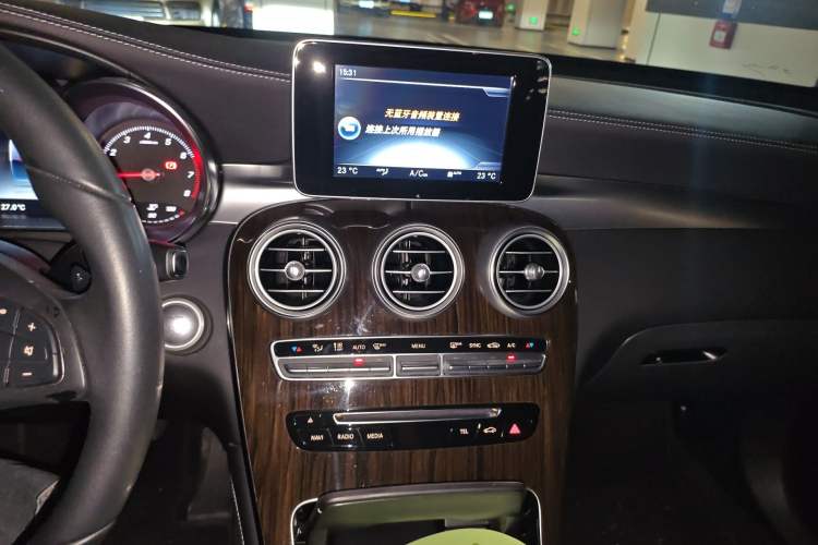 Used Mercedes-Benz GLC 2017 GLC 260 4MATIC Luxury Model Audio And AC Panel