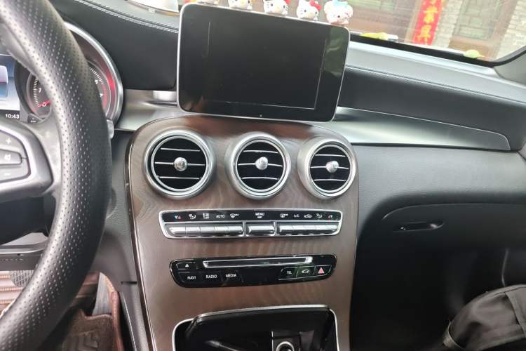 Used Mercedes-Benz GLC 2017 GLC 300 4MATIC Sport Edition Audio And AC Panel