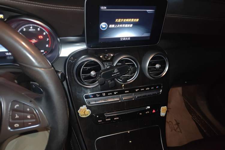 Used Mercedes-Benz GLC 2017 GLC 260 4MATIC Dynamic Edition Audio And AC Panel