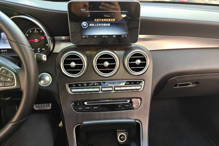 Used Mercedes-Benz GLC 2017 GLC 260 4MATIC Luxury Model Audio And AC Panel