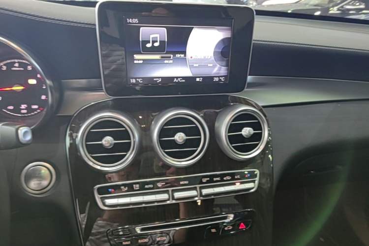 Used Mercedes-Benz GLC 2017 GLC 260 4MATIC Luxury Model Audio And AC Panel