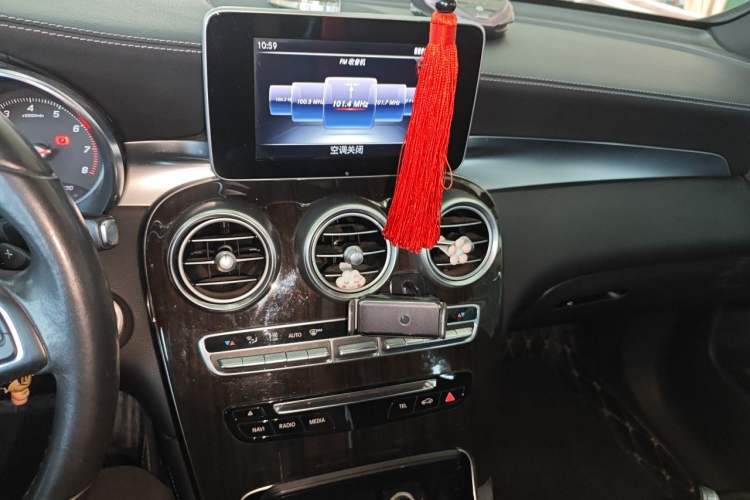 Used Mercedes-Benz GLC 2017 GLC 260 4MATIC Dynamic Edition Audio And AC Panel