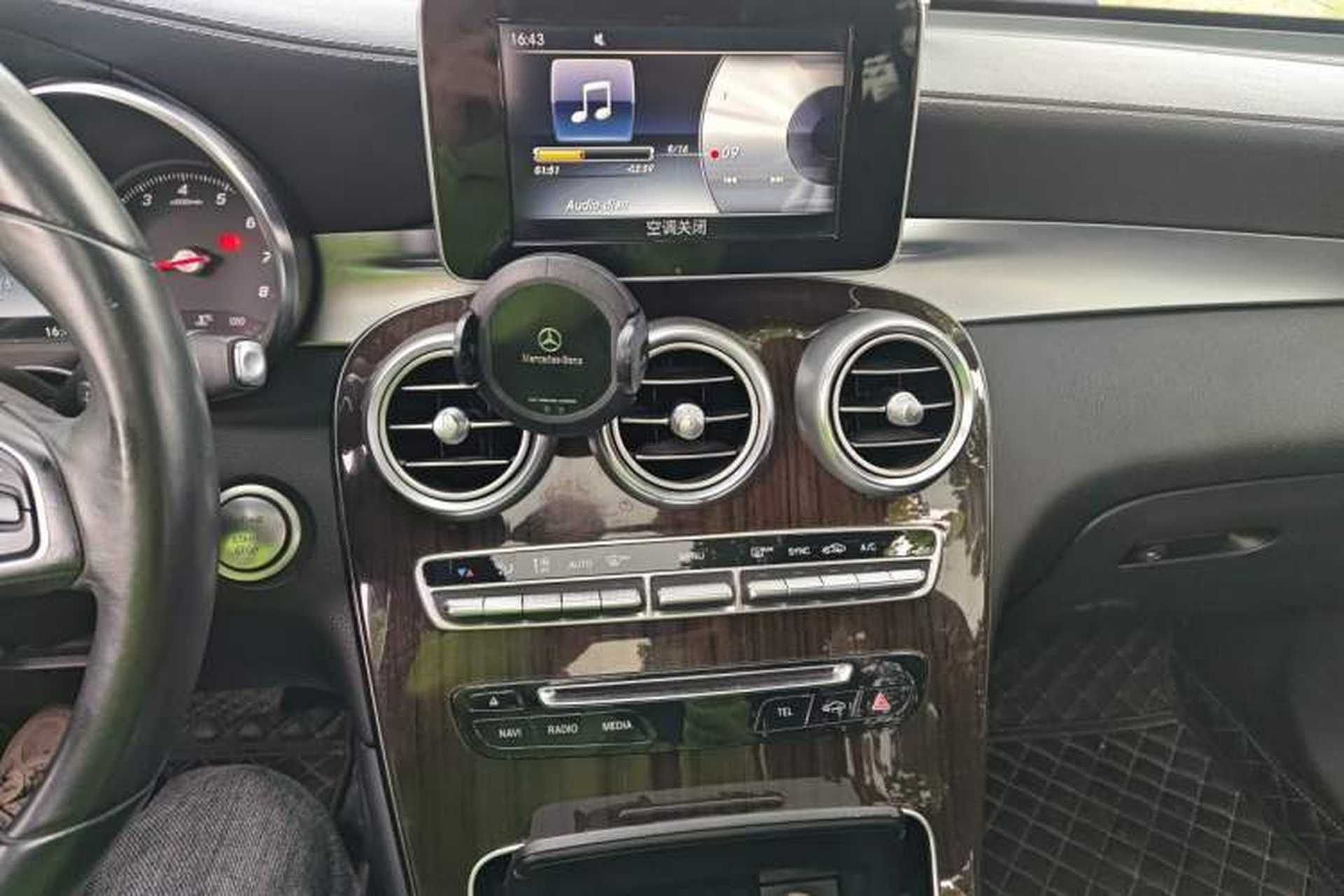Used Mercedes-Benz GLC 2017 GLC 260 4MATIC Dynamic Edition Audio And AC Panel