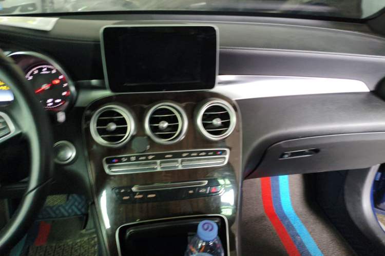 Used Mercedes-Benz GLC 2017 GLC 260 4MATIC Dynamic Edition Audio And AC Panel