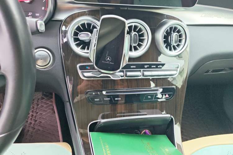 Used Mercedes-Benz GLC 2017 GLC 260 4MATIC Dynamic Edition Audio And AC Panel