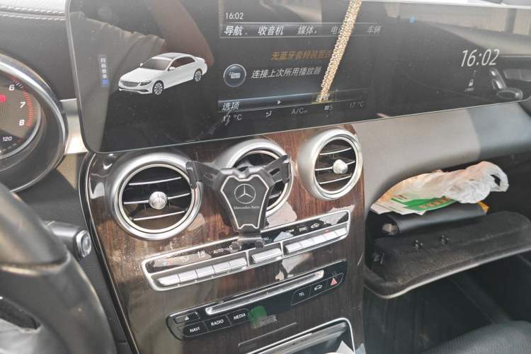 Used Mercedes-Benz GLC 2017 GLC 260 4MATIC Luxury Model Audio And AC Panel