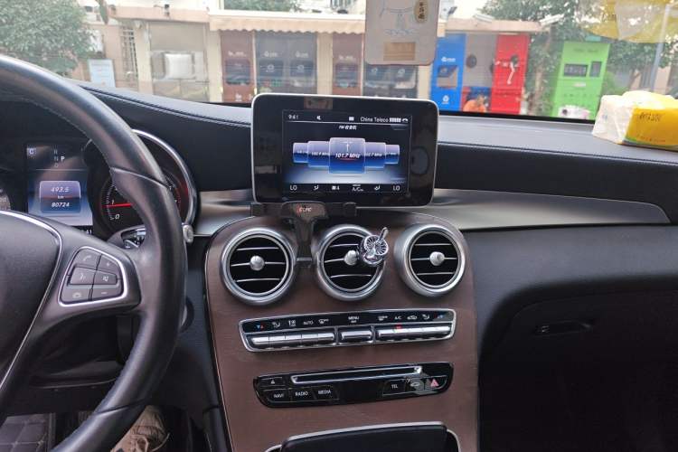 Used Mercedes-Benz GLC 2017 GLC 300 4MATIC Sport Edition Audio And AC Panel