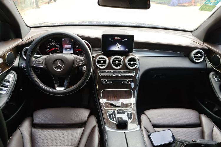 Used Mercedes-Benz GLC 2017 GLC 260 4MATIC Luxury Model Center Console
