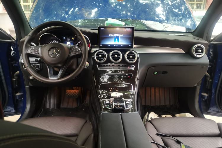 Used Mercedes-Benz GLC 2017 GLC 260 4MATIC Luxury Model Center Console