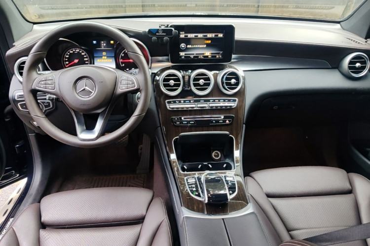 Used Mercedes-Benz GLC 2017 GLC 260 4MATIC Dynamic Edition Center Console