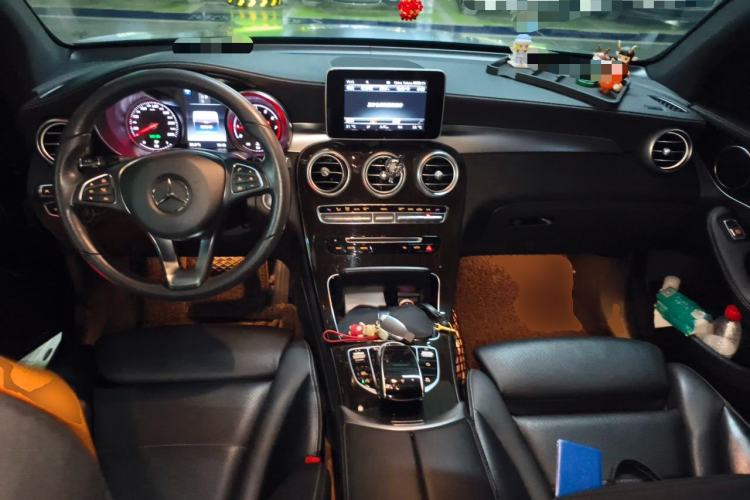 Used Mercedes-Benz GLC 2017 GLC 260 4MATIC Luxury Model Center Console