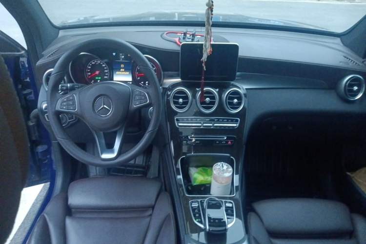 Used Mercedes-Benz GLC 2017 GLC 260 4MATIC Dynamic Edition Center Console