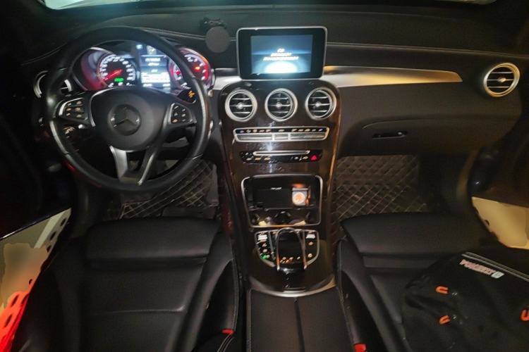 Used Mercedes-Benz GLC 2017 GLC 260 4MATIC Dynamic Edition Center Console