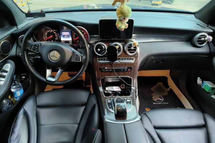 Used Mercedes-Benz GLC 2017 GLC 260 4MATIC Luxury Model Center Console