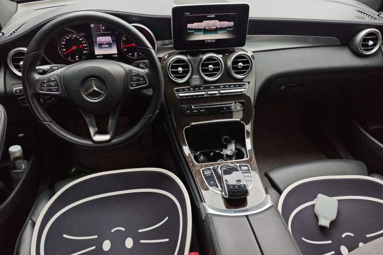 Used Mercedes-Benz GLC 2017 GLC 260 4MATIC Luxury Model Center Console