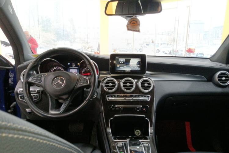 Used Mercedes-Benz GLC 2017 GLC 260 4MATIC Luxury Model Center Console