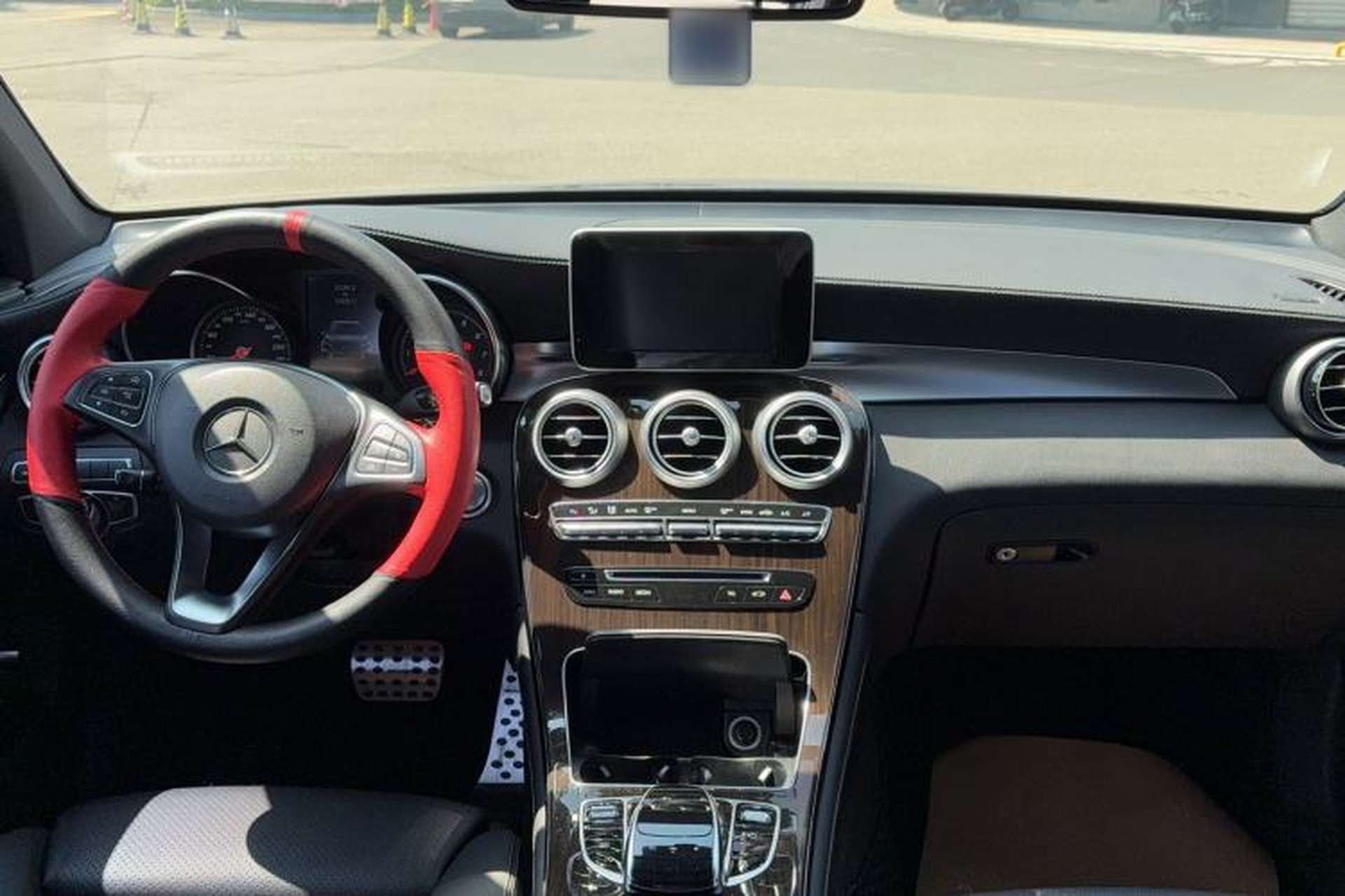 Used Mercedes-Benz GLC 2017 GLC 260 4MATIC Luxury Model Center Console