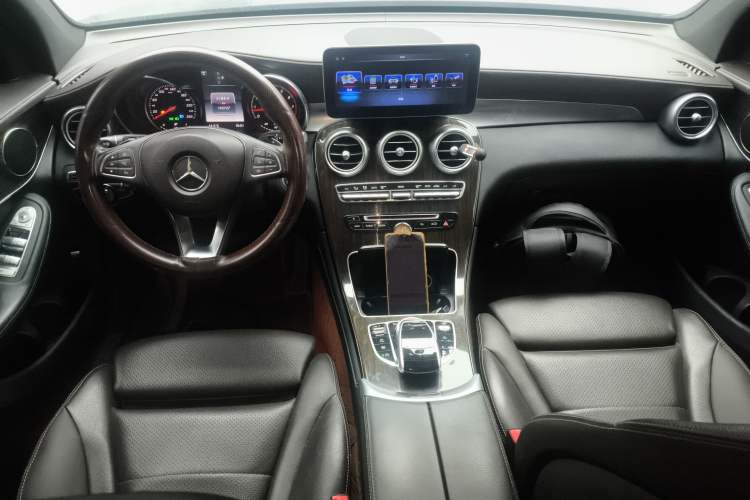Used Mercedes-Benz GLC 2017 GLC 260 4MATIC Dynamic Edition Center Console