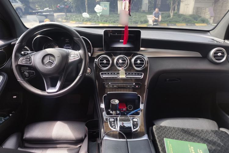 Used Mercedes-Benz GLC 2017 GLC 260 4MATIC Dynamic Edition Center Console