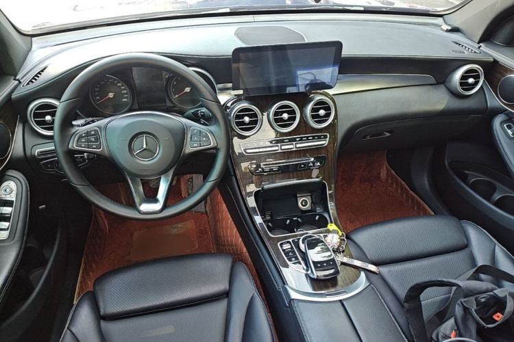 Used Mercedes-Benz GLC 2017 GLC 260 4MATIC Dynamic Edition Center Console