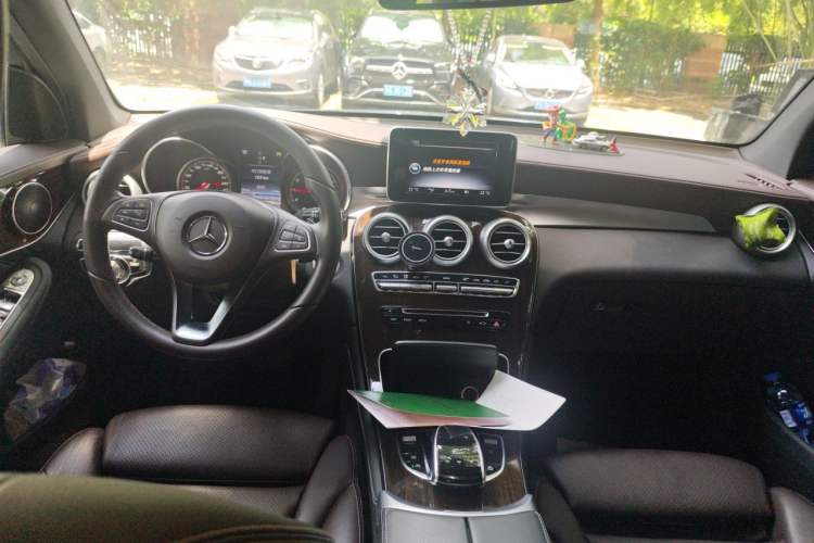 Used Mercedes-Benz GLC 2017 GLC 260 4MATIC Luxury Model Center Console