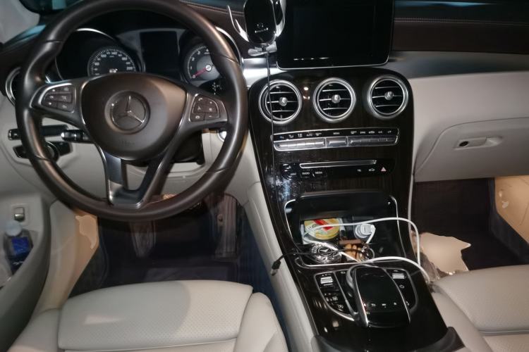 Used Mercedes-Benz GLC 2017 GLC 260 4MATIC Luxury Model Center Console