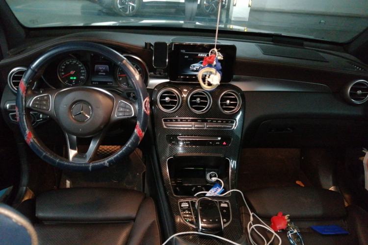 Used Mercedes-Benz GLC 2017 GLC 260 4MATIC Dynamic Edition Center Console