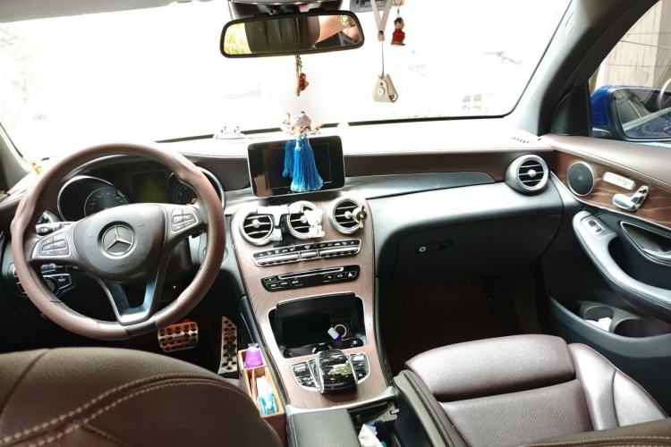 Used Mercedes-Benz GLC 2017 GLC 300 4MATIC Sport Edition Center Console
