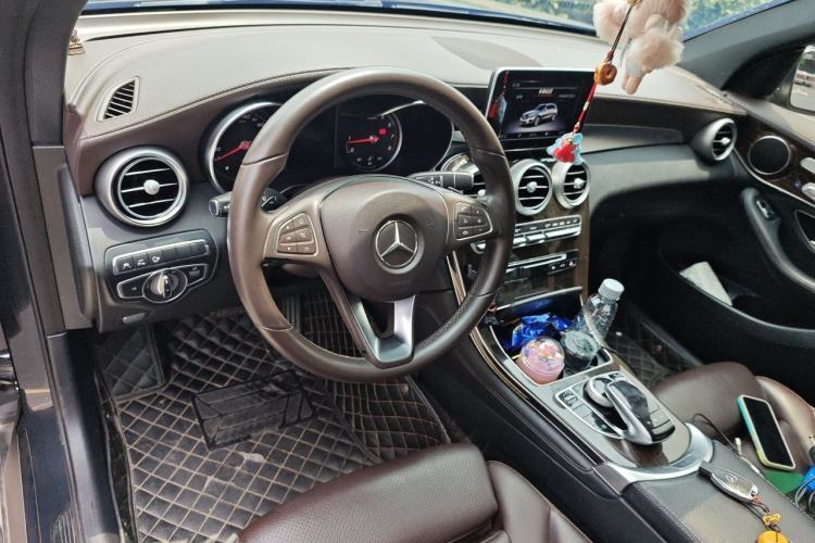 Used Mercedes-Benz GLC 2017 GLC 260 4MATIC Luxury Model Center Console