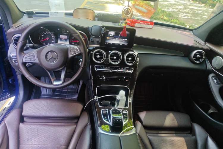Used Mercedes-Benz GLC 2017 GLC 260 4MATIC Luxury Model Center Console