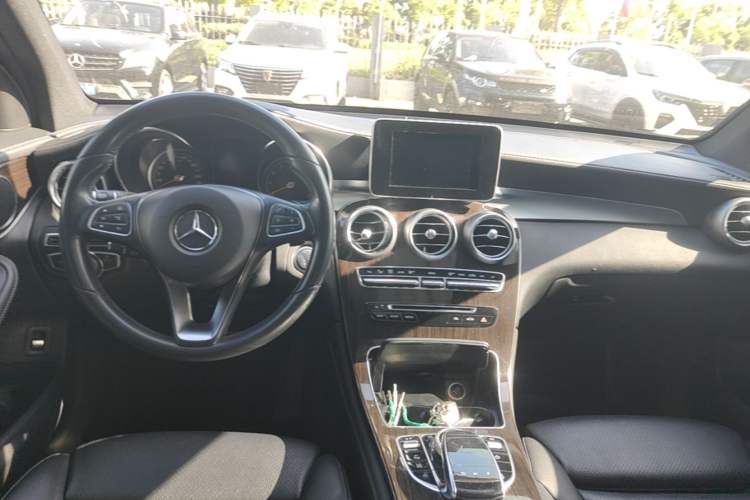 Used Mercedes-Benz GLC 2017 GLC 260 4MATIC Dynamic Edition Center Console