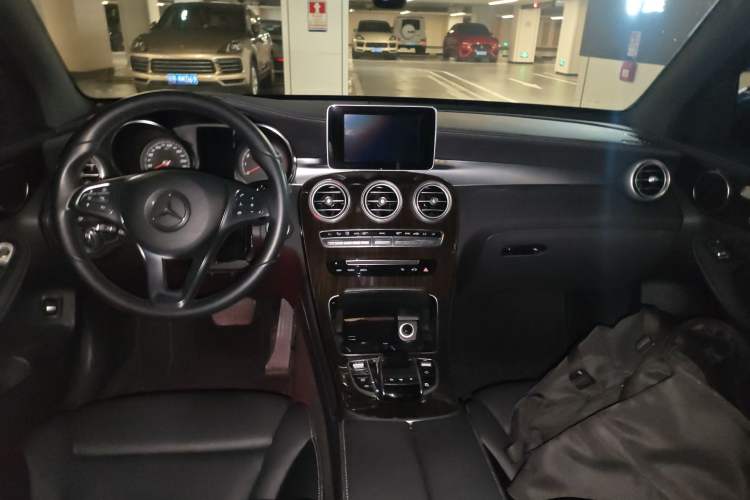 Used Mercedes-Benz GLC 2017 GLC 260 4MATIC Luxury Model Center Console