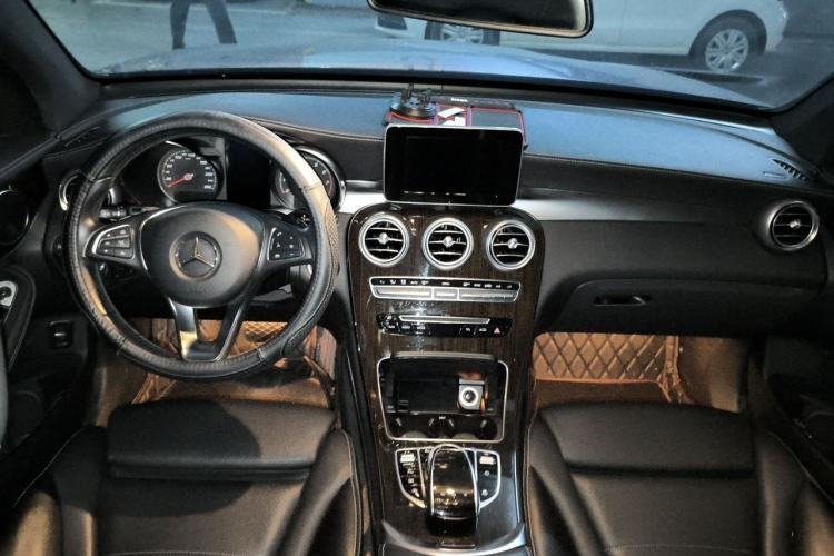 Used Mercedes-Benz GLC 2017 GLC 260 4MATIC Luxury Model Center Console