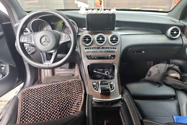 Used Mercedes-Benz GLC 2017 GLC 300 4MATIC Sport Edition Center Console