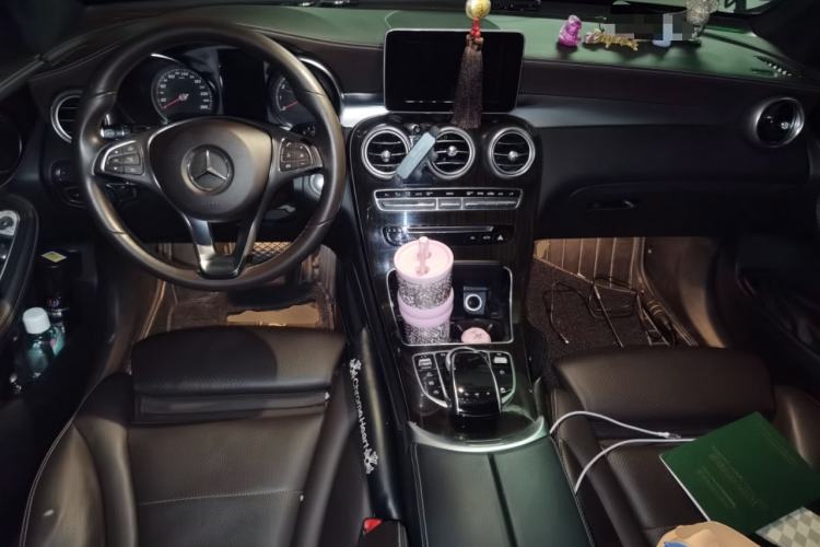 Used Mercedes-Benz GLC 2017 GLC 260 4MATIC Dynamic Edition Center Console