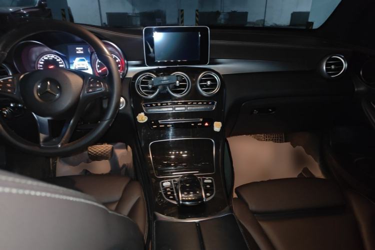 Used Mercedes-Benz GLC 2017 GLC 260 4MATIC Dynamic Edition Center Console