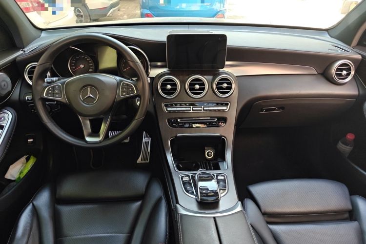 Used Mercedes-Benz GLC 2017 GLC 260 4MATIC Luxury Model Center Console