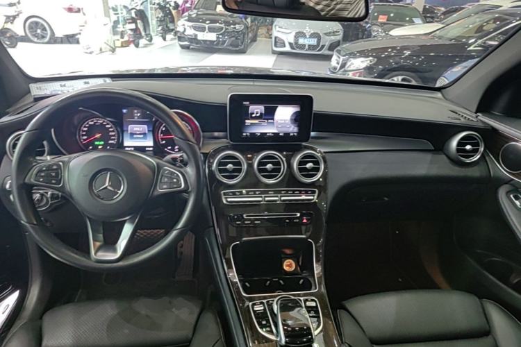 Used Mercedes-Benz GLC 2017 GLC 260 4MATIC Luxury Model Center Console