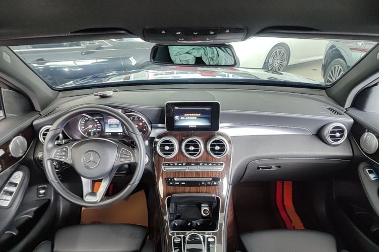 Used Mercedes-Benz GLC 2017 GLC 260 4MATIC Luxury Model Center Console