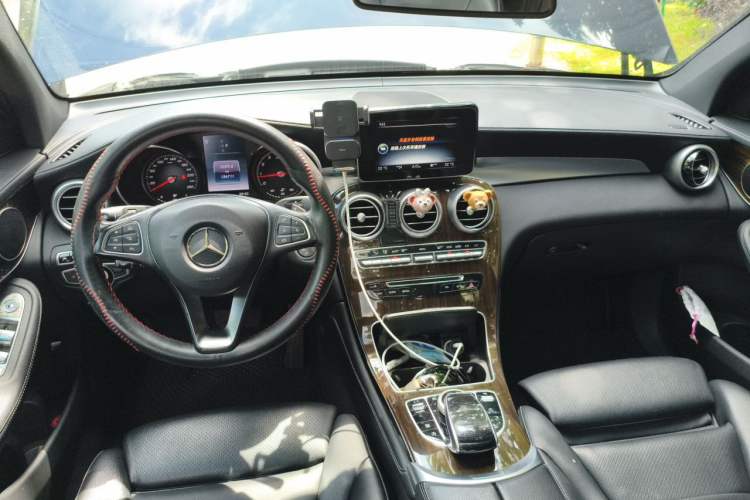 Used Mercedes-Benz GLC 2017 GLC 260 4MATIC Luxury Model Center Console
