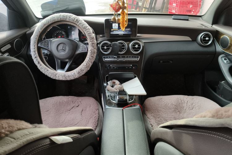 Used Mercedes-Benz GLC 2017 GLC 260 4MATIC Dynamic Edition Center Console