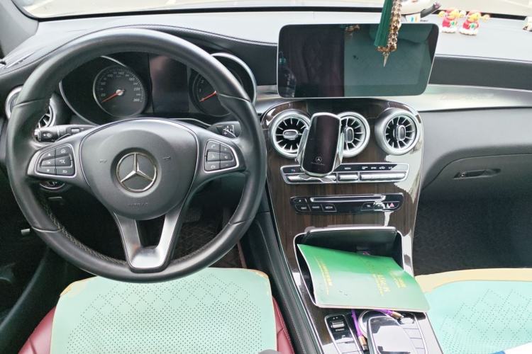 Used Mercedes-Benz GLC 2017 GLC 260 4MATIC Dynamic Edition Center Console