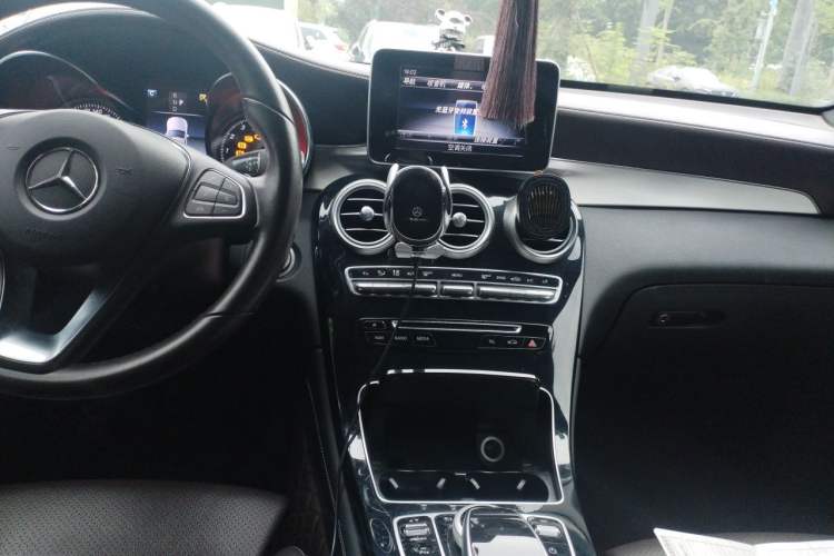 Used Mercedes-Benz GLC 2017 GLC 200 4MATIC Center Console
